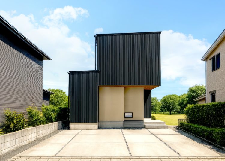 凹凸のある印象的な外観